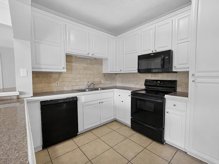 2601 S University Dr — Photo 18