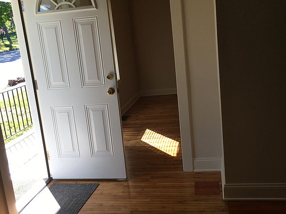 3rd image of 180 Park Ave