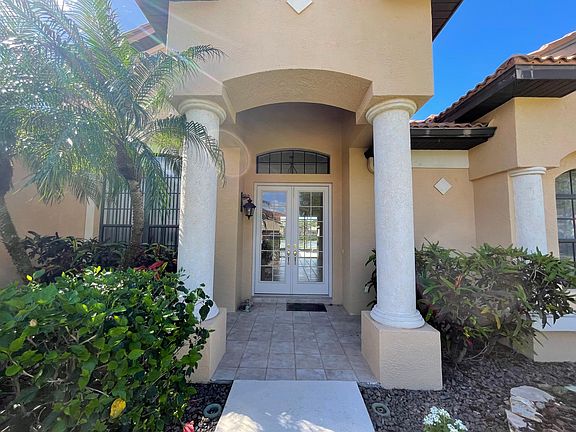 5th image of 4911 Sabal Lake Cir