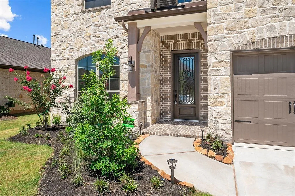 4 bed, 3002 sqft, $3,300 — Photo 3