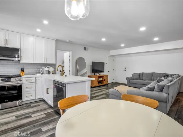 18530 Hatteras St Unit 301, Tarzana, CA 91356