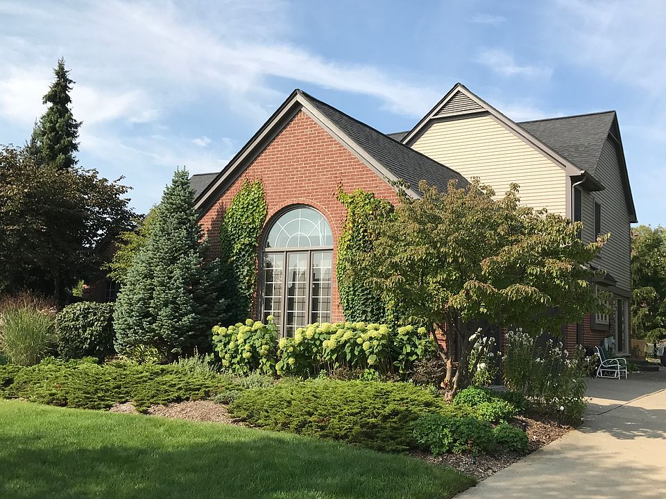 2nd image of 530 Torrington Dr W