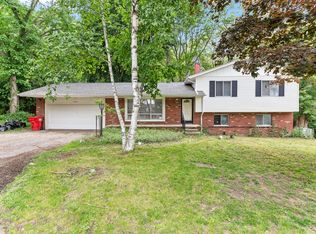 4683 Lockhart St, West Bloomfield, MI 48323