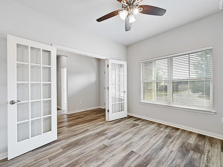 8816 Mina Dr — Photo 5
