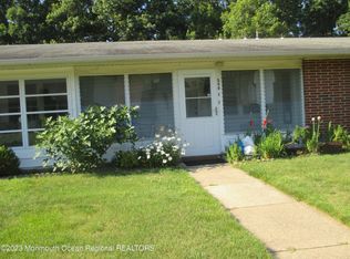 548 E Sheffield Ct, Lakewood, NJ