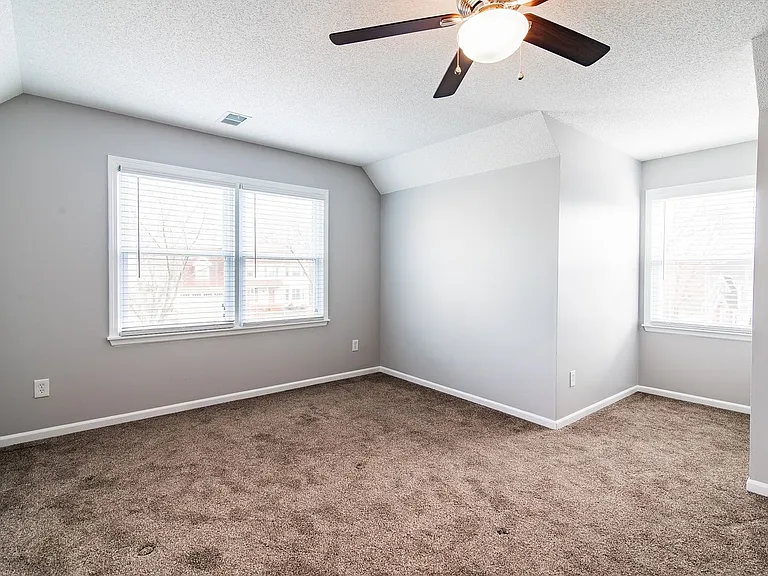 15704 Outlook St — Photo 33