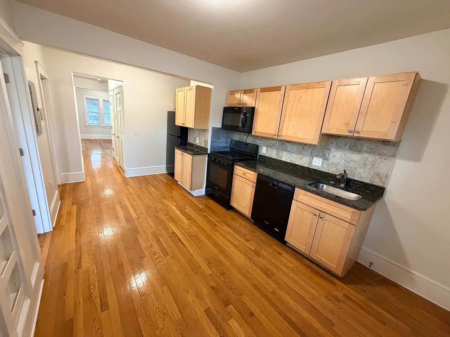 2 bed, 1.0 bath, 9999 sqft, $2,300 — Photo 4