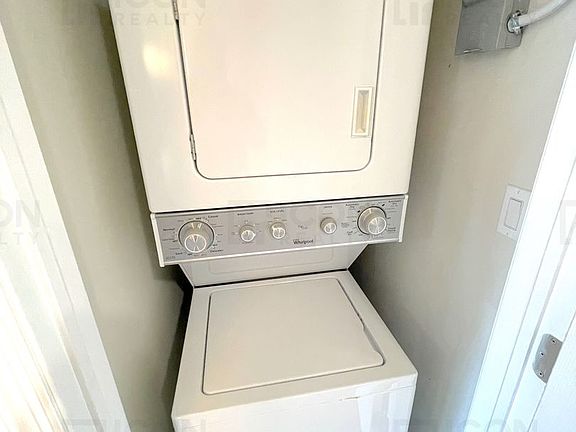 2nd image of 912-918 NE 15th Ave #916-1