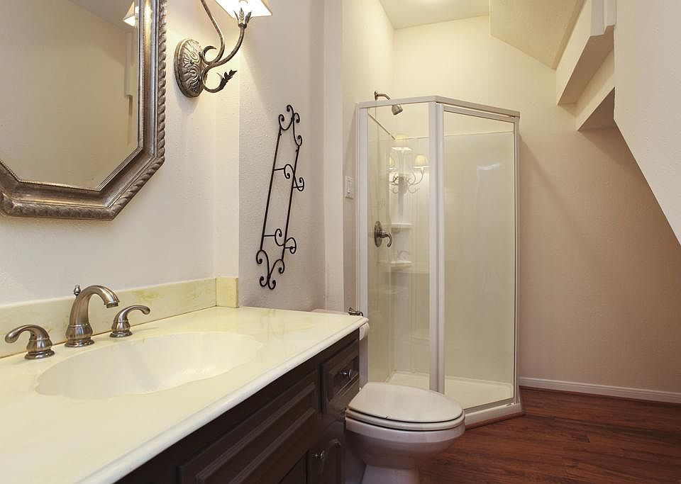 Downstairs Full Bath