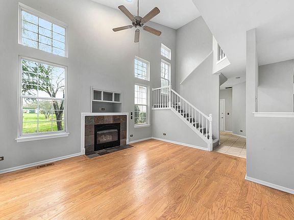 2nd image of 301 Oxford Ct