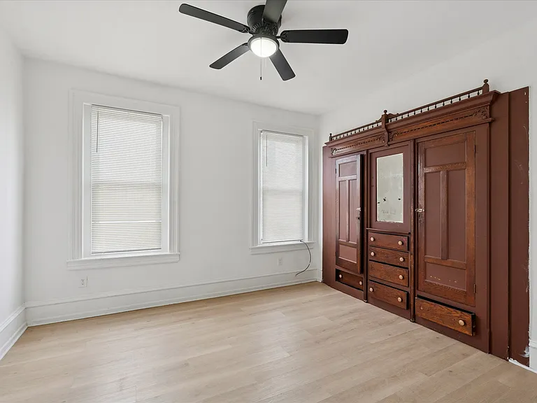 2054 W Glenwood Ave — Photo 18