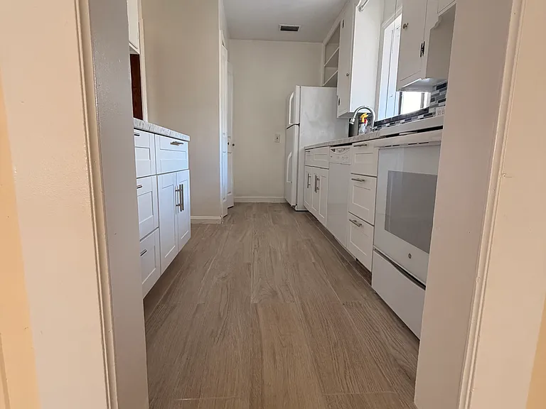 425 Laurina St — Photo 3
