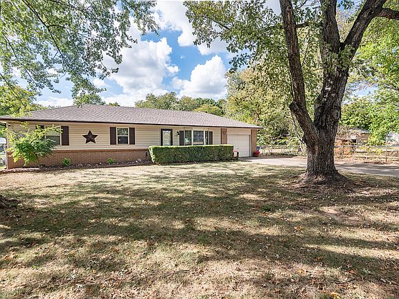 3rd image of 703 N Aspen Court