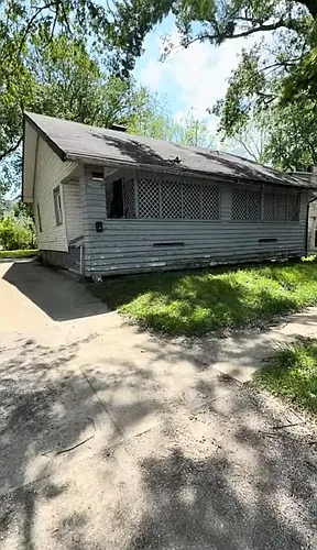 927 W North St Photo 1