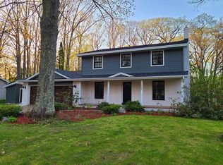 1005 Allouez Rd, Marquette, MI 49855