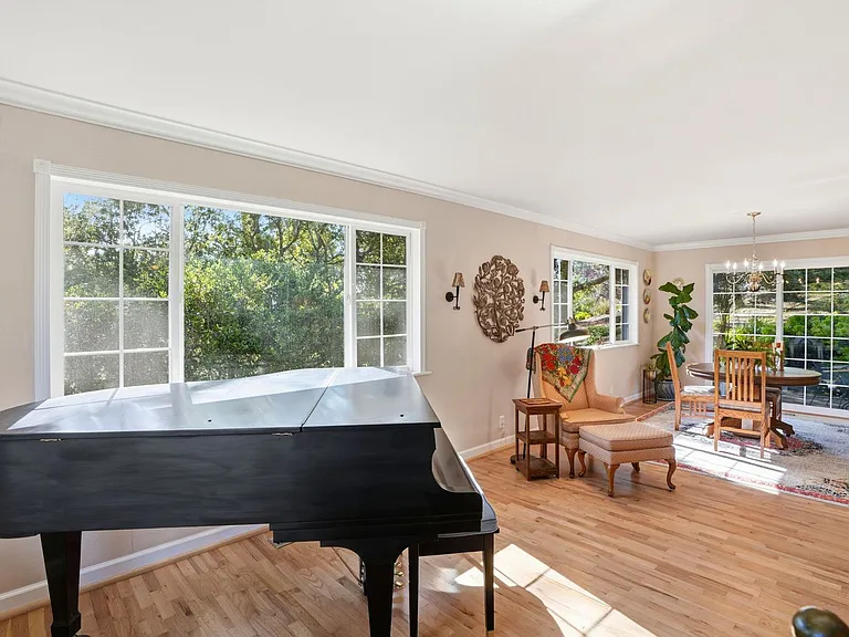 241 Soledad Dr — Photo 15