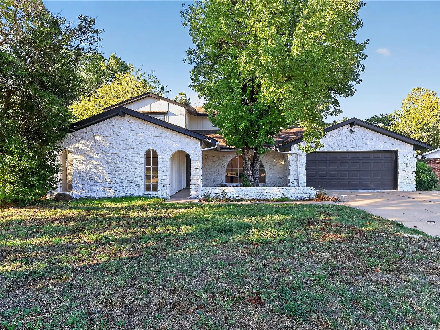 4 bed, 2.5 bath, 2561 sqft, $2,325 — Photo 3