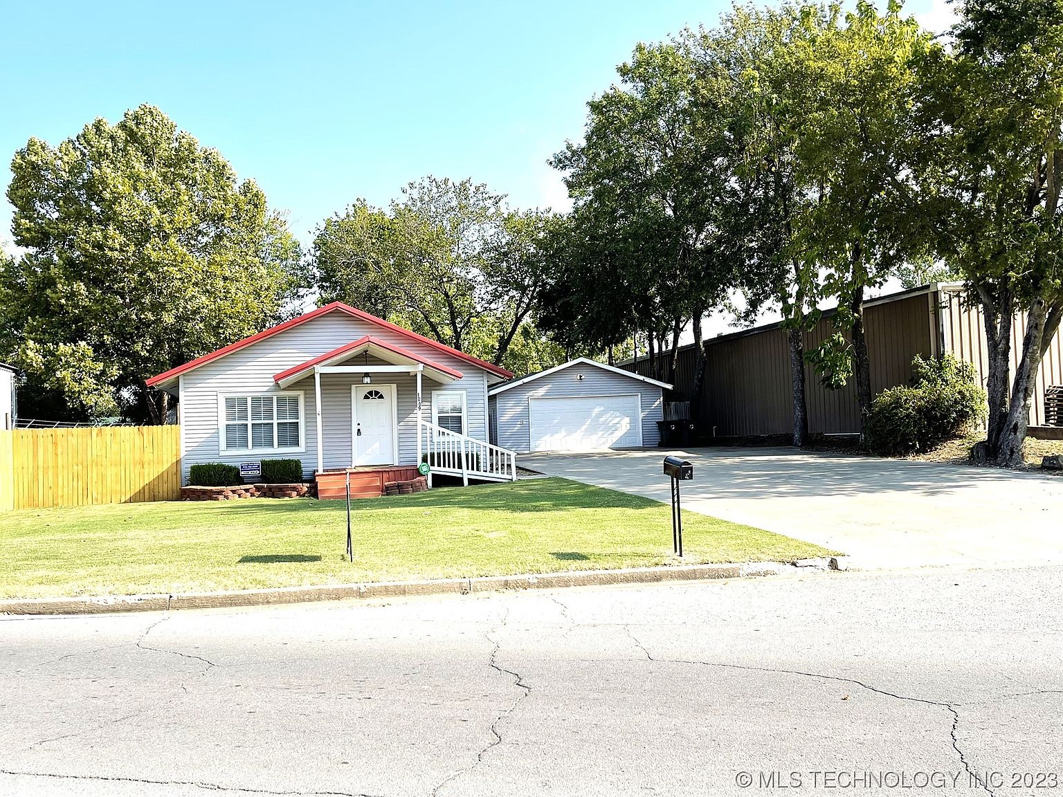1009 E 13th St, Okmulgee, OK 74447 Zillow