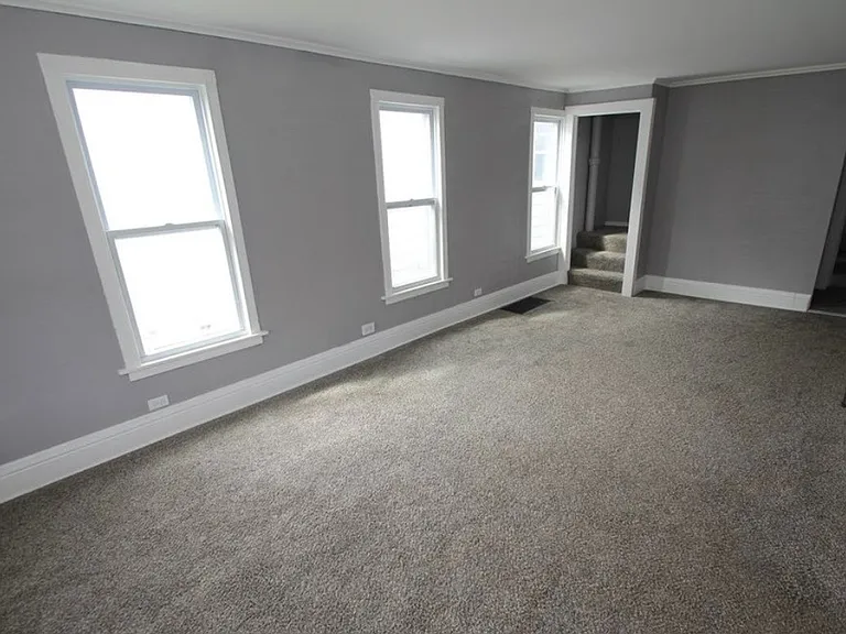 569 Washington Ave — Photo 2