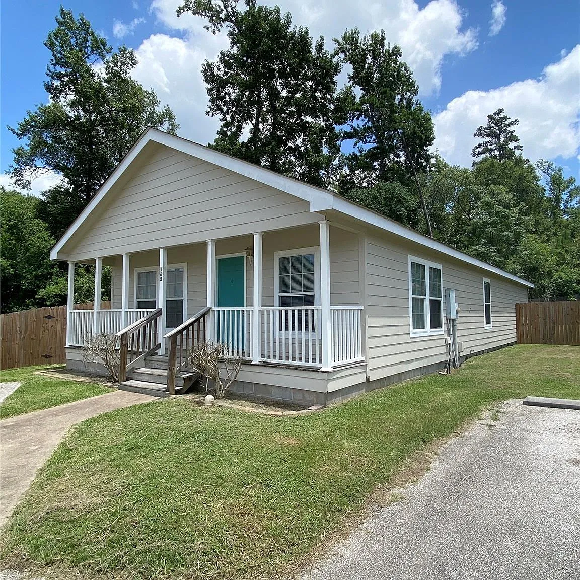 4 bed, 4.0 bath, 1638 sqft, $1,800 — Photo 1