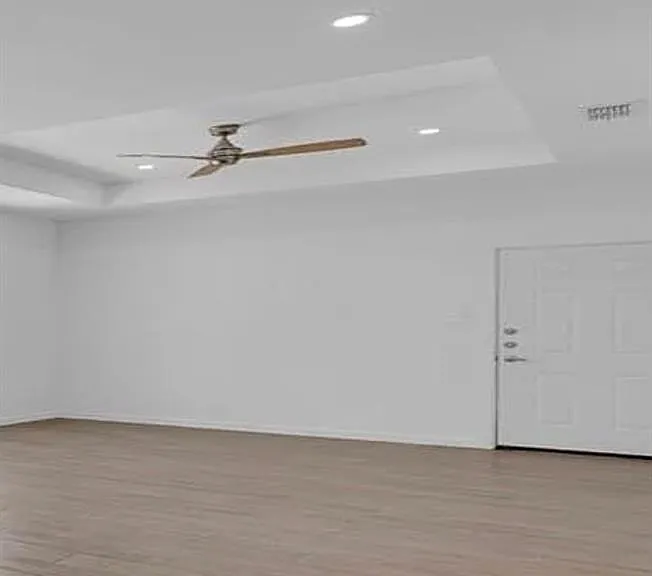 1404 Lore Dr #4 — Photo 6