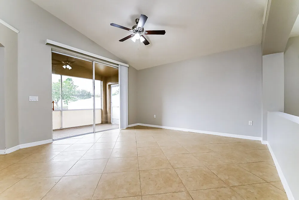 3 bed, 2.0 bath, 1833 sqft, $2,010 — Photo 3