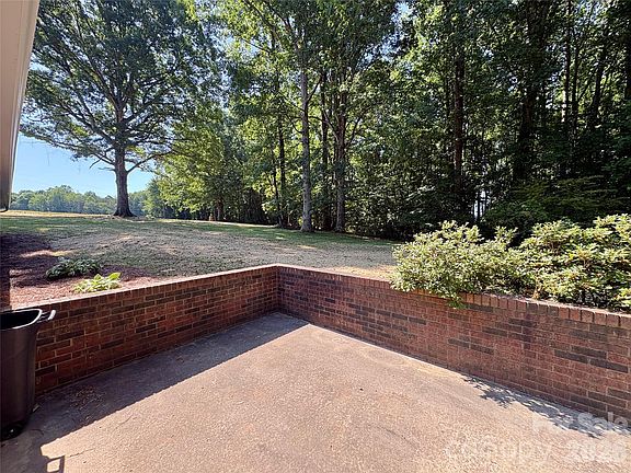 3rd image of 254 Beechwood Farm Rd