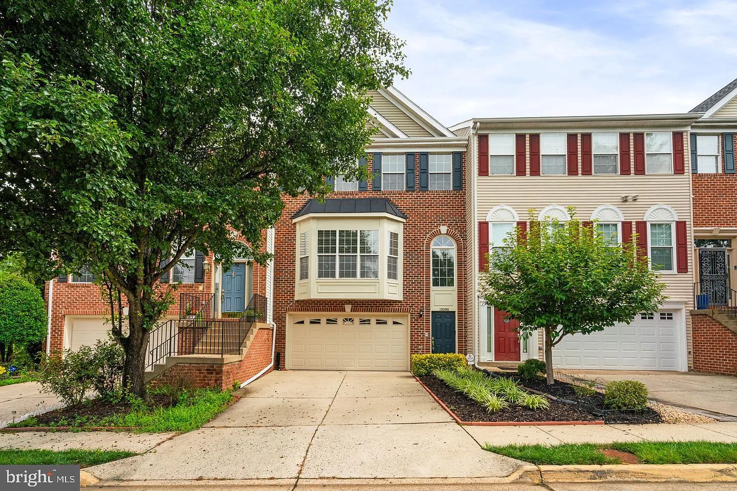 3 bed, 4.0 bath, 2212 sqft, $3,500 — Photo 3