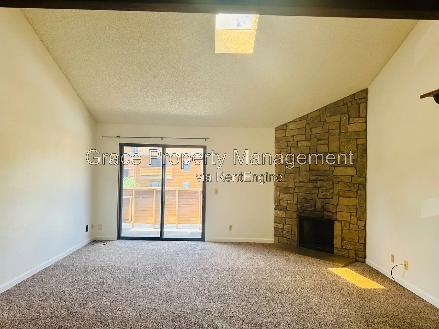 2 bed, 2.0 bath, 1072 sqft, $1,995 — Photo 2