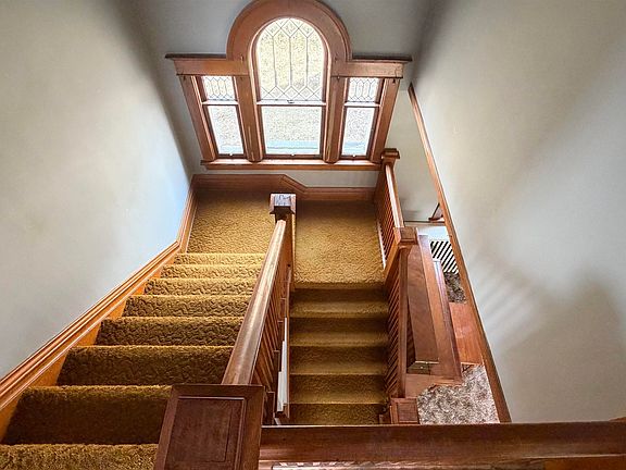 4th image of 418 Peterson St