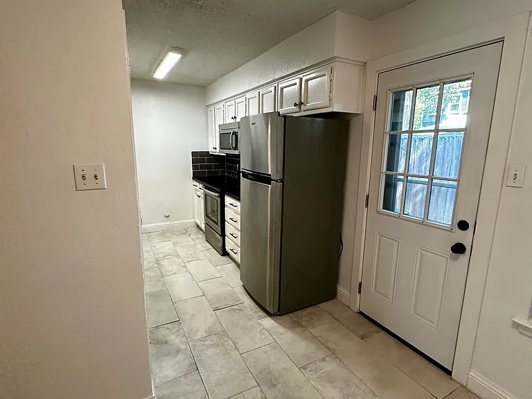 716 W Mulberry St #18 — Photo 21
