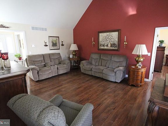 3rd image of 16639 Woodland Ct