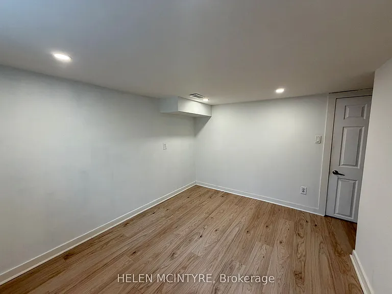 34 Dunning Cres — Photo 14