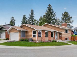 19 E Deercrest Way SE, Calgary, AB T2J 5W3
