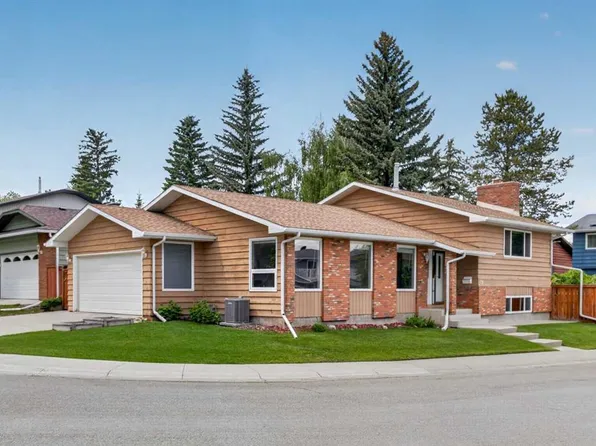 19 E Deercrest Way SE, Calgary, AB T2J 5W3