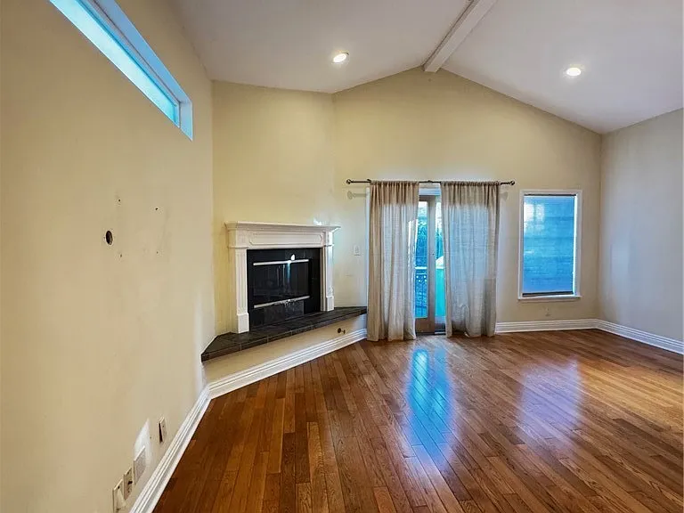 14320 Hortense St — Photo 10