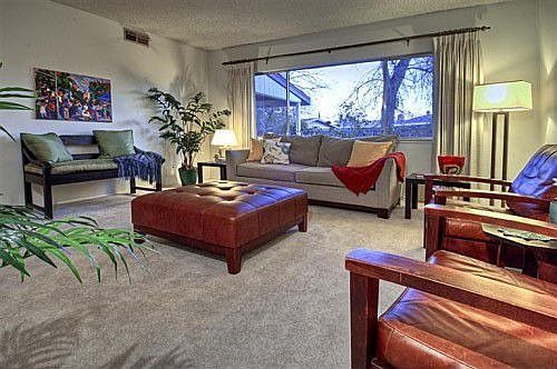 2nd image of 10 Rose Mead Cir