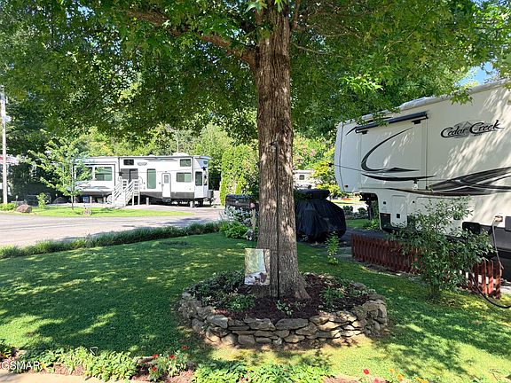 5th image of 4229 E Pkwy #374