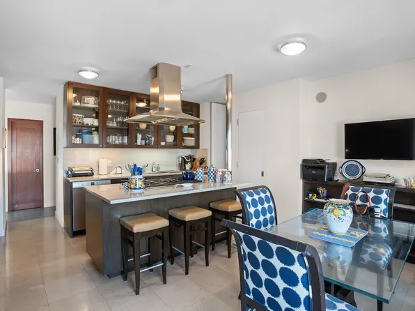 303 East 57th Street image 4 of 17