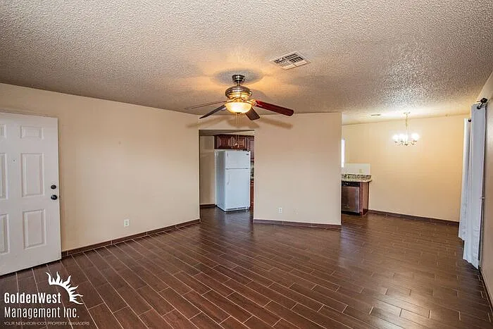4 bed, 2.0 bath, 1200 sqft, $1,800 — Photo 4