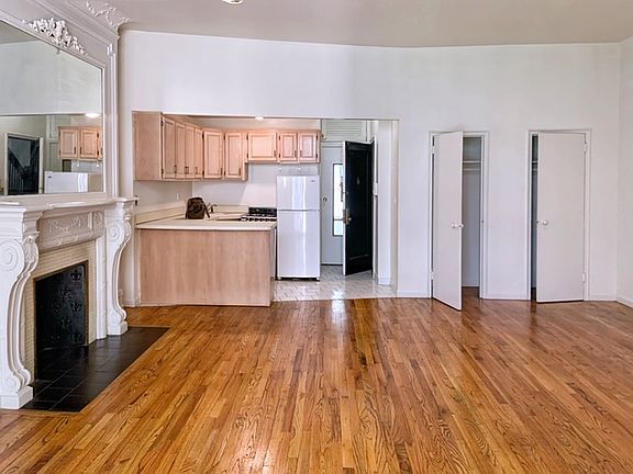 4th image of 41 W 85th St #B2