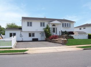 2675 Mandalay Beach Rd, Wantagh, NY 11793