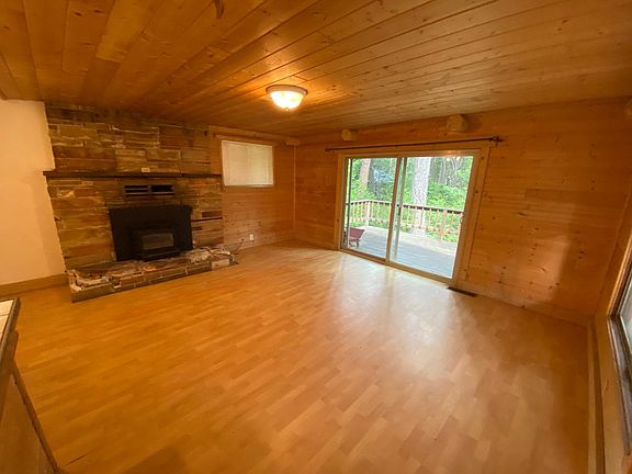 3rd image of 78 Margaret Dr