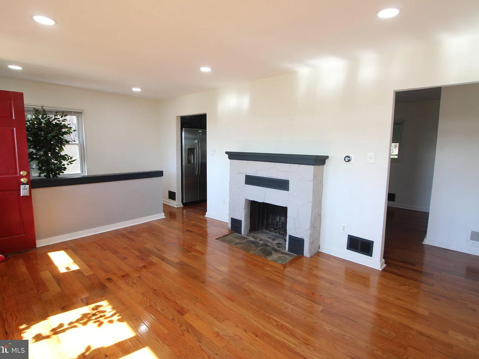 3 bed, 2.0 bath, 1784 sqft, $3,600 — Photo 4