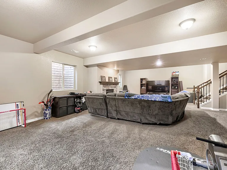6134 Rennert Dr — Photo 8