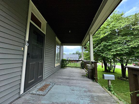 3rd image of 207 Cottage St