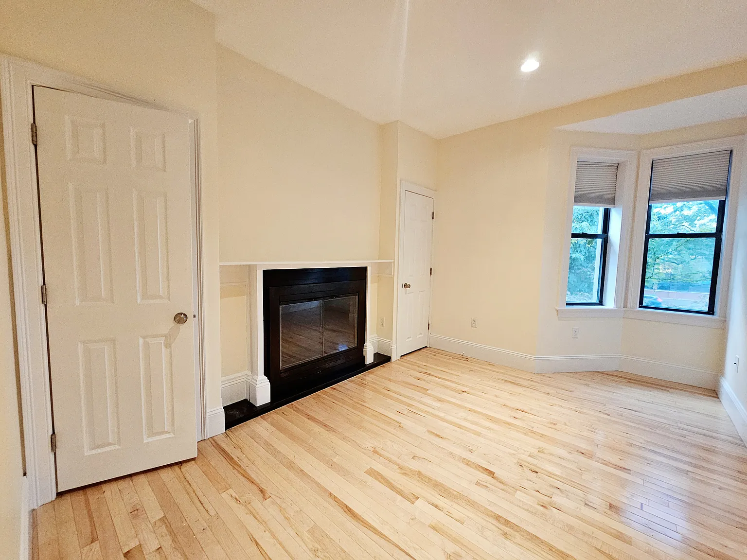 4 bed, 1500 sqft, $5,800 — Photo 4