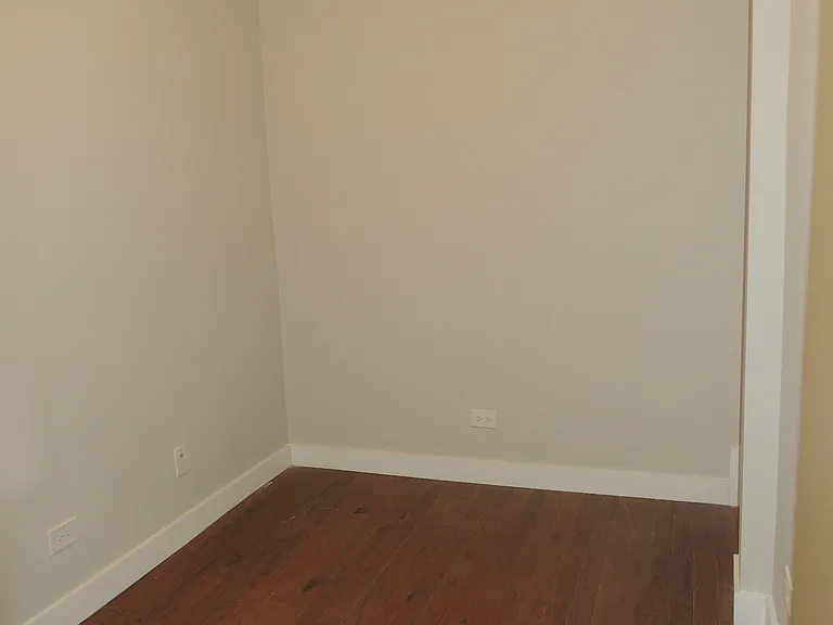2154 N Maplewood Ave #1F — Photo 11