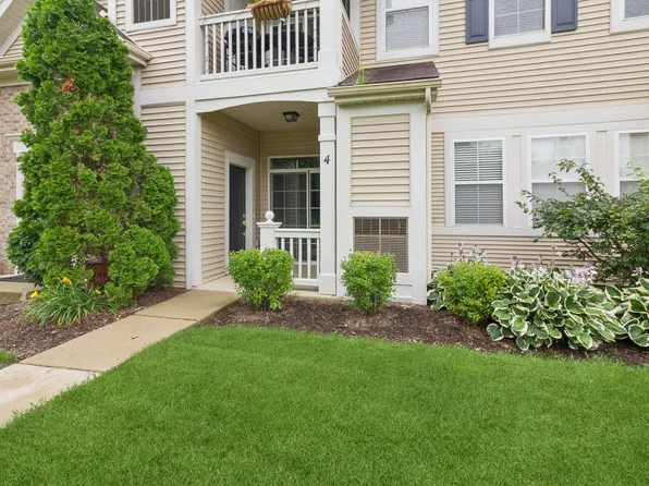 2250 Aurora Dr Unit 4, Hampshire, IL 60140