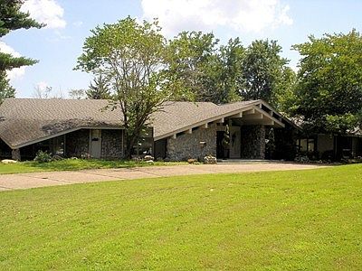1st image of 26 Pinewood Dr